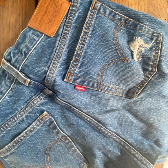 Levi’s Signature Wedgie Fit jeans - Picture 1 of 3